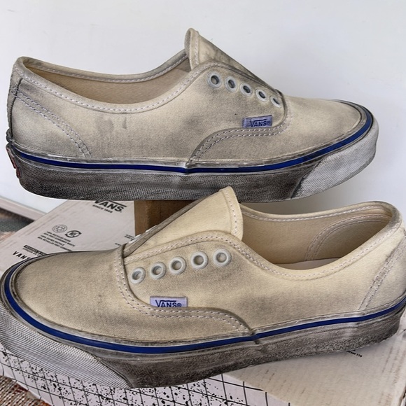 Vans WMNS 0g Authentic L
Stressed Classic White
VN0A5FBD2VZ
Sneakers - Picture 10 of 16